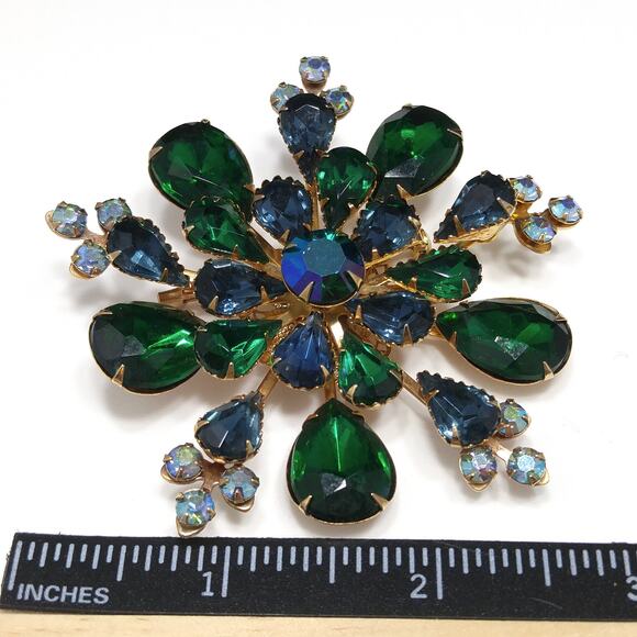 Vintage 1950s Emerald Green Rhinestones Snowflake Brooch - Picture 7 of 10
